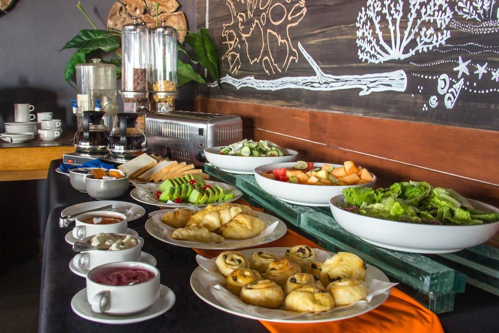 Natya Hotel Джили Трауанган Екстериор снимка
