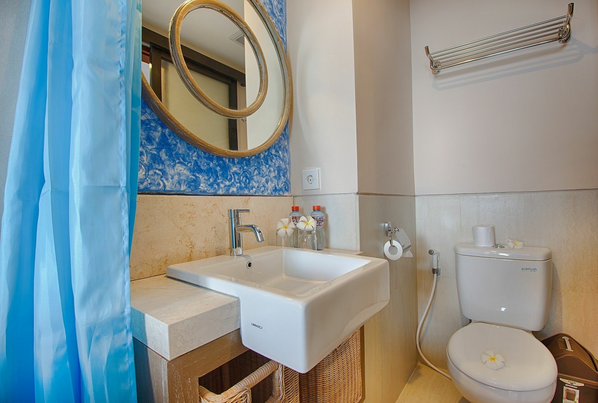 Natya Hotel Джили Трауанган Екстериор снимка